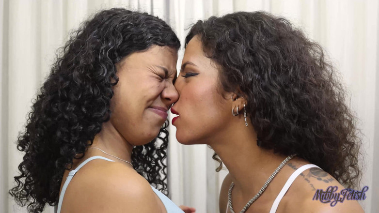 Mibby Fetish: Mibby y Nathy en una intensa pelea por la nariz