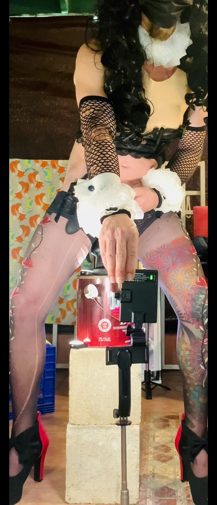 Benito414: Femboy sexy dessous reiten großen schwarzen dildo