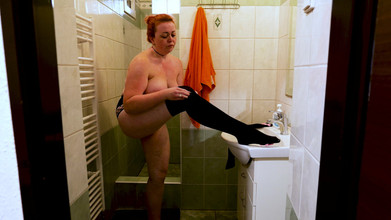 Peaches and Bananas: नग्न निकोल बनी इन द शॉवर