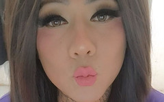 Kimberly Polizzi: 漂亮的人妖自慰她的鸡巴