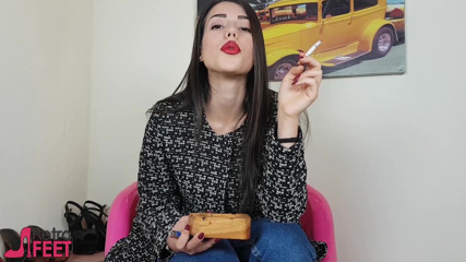 Smokin Fetish: Italian beauty loves smoking cigars