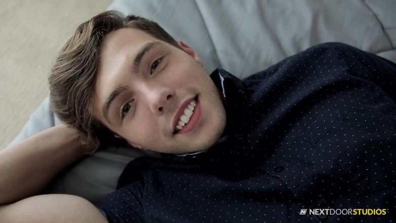 Next Door Studios: NextDoorStudios - ragazzo del college riceve un cazzo duro senza preservativo 4...