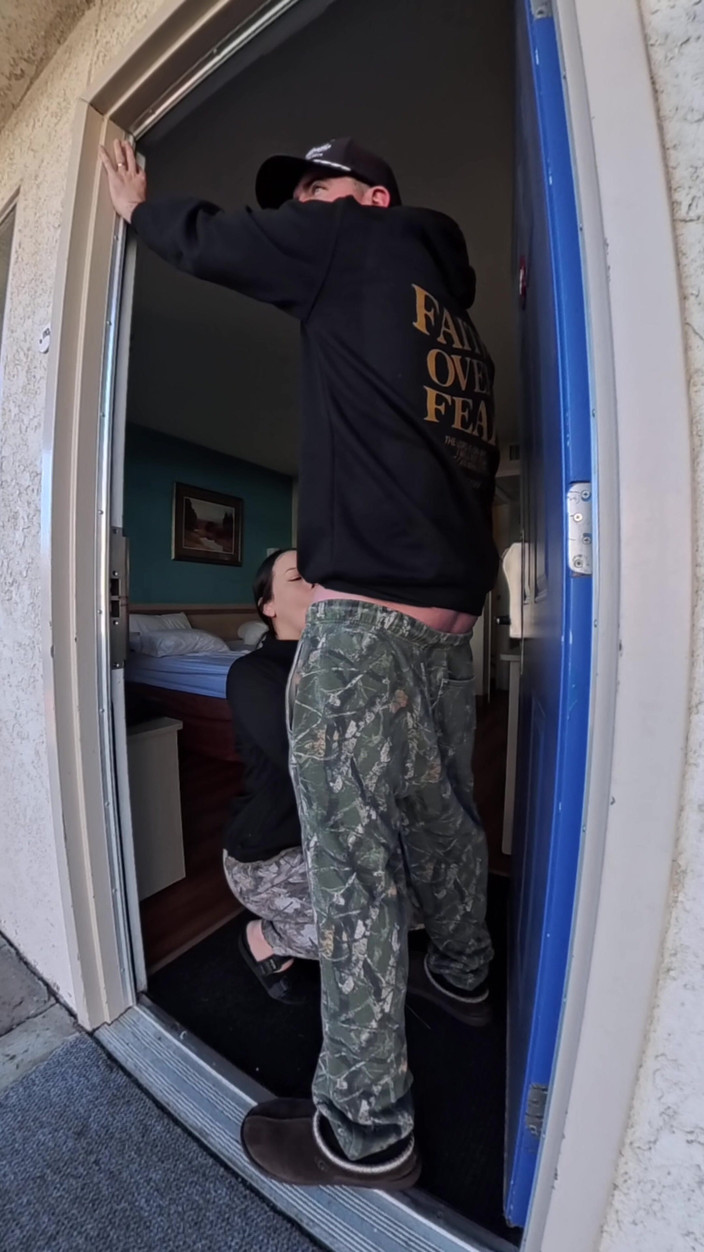 Mya Lane: Hotellinbjudan och riskabelt offentligt sex på bilresan