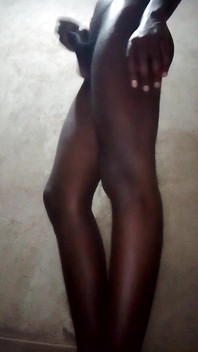 Masturbation allein im badezimmer