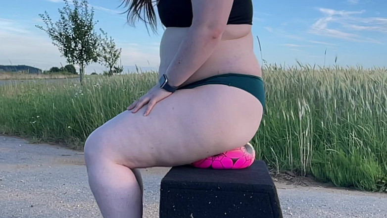 BeachBallsDuo: 10 bola karet yang sangat lembut dihancurkan dengan agresif! Bigbootylucy...