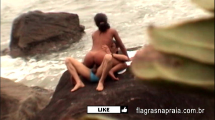 Amateurs videos: Mladí lidé mají sex na pláži v Brazílii