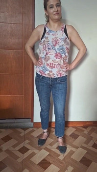 Diese schlampe pinkelt in ihre jeans