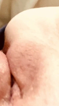 一边想着你一边抚摸我湿润的阴户