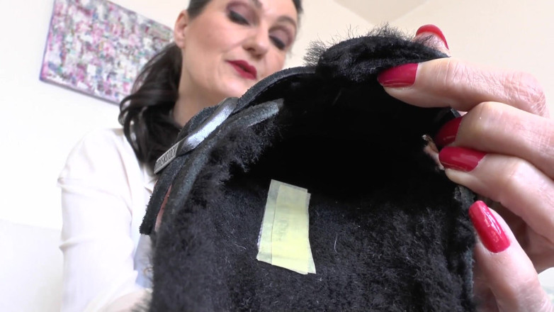 Lady Victoria Valente: Annusa le mie pantofole da bagno! Lady Victoria Valente
