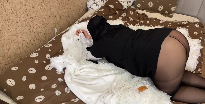 Lux Eva: アラブ熟女のタイツに射精