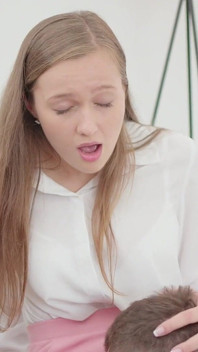 Joymii - Stacy Svádí učitele hudby během lekce klavíru, což vede k horkému creampie