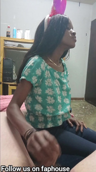 घरेलू कर्मचारी को बॉस को हाथों से चुदाई देना पसंद है