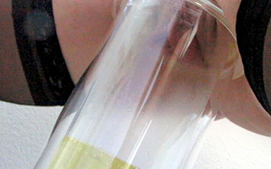 Hotvaleria: 熟女为你撒尿