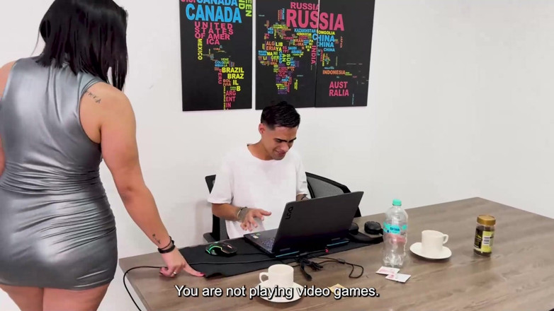 Danyelbigcockx21: Milf latina caliente con un gran culo es follada por...