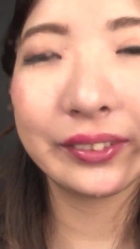Tsubasa Ichimiya: Handjob und Speichelfetisch in einer intensiven Mund- und Geruchssitzung