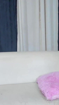 Specchi, fruste e doppia penetrazione con dildo