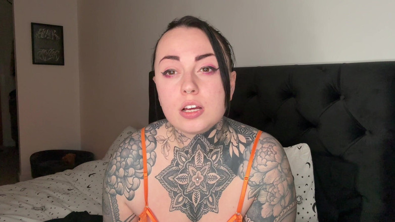 Miss Valentina: 鼓励双性恋 4 级