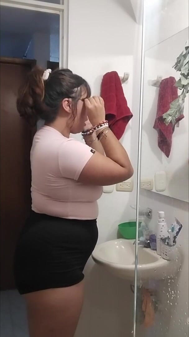 Nana Bela: Washing Hairy Armpits