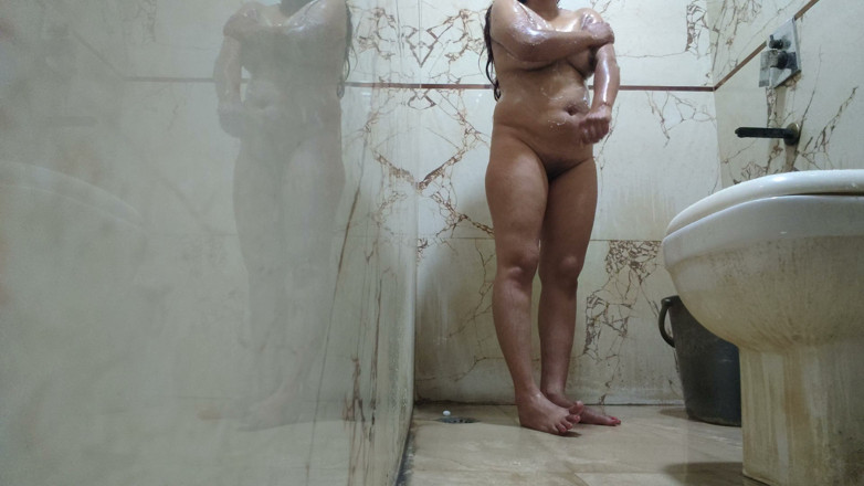 bhabhi ki chudayi: Het indisk tjej naken dusch