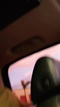Naomi Cruz monta una polla larga y dura hasta que se corre y luego recibe un facial