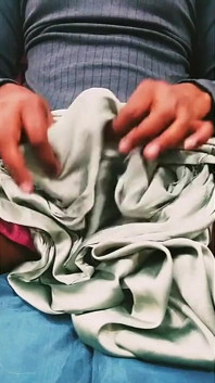 saatan reshmi haathon se chudaee porn - bhaabhi ki saatan reshmi hari salvaar par viry 82