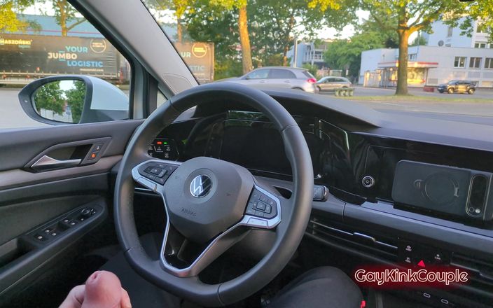 GayKinkCouple: Sperma gefärbtes hemd 3 riskanter autospaß