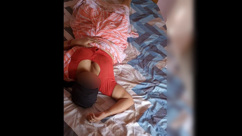 Black & white desicat: Memek sreejaa si istri hot india dengan toket besar dientot...