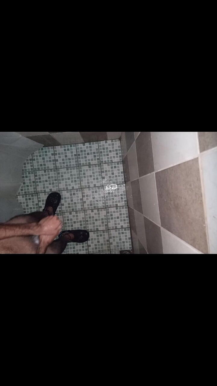 Cute boy jerks off: Pumpuji mléko brzy ráno a koupám se a já