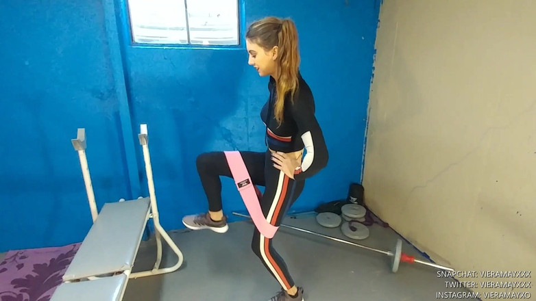 VieraMayXXX: Allenamento di peso si spoglia