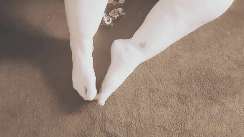 Mxtress Valleycat: Sandy Feet Fantasy