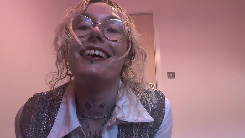 Goddess Transcendence: Sexig mäklare desperat att göra försäljningen