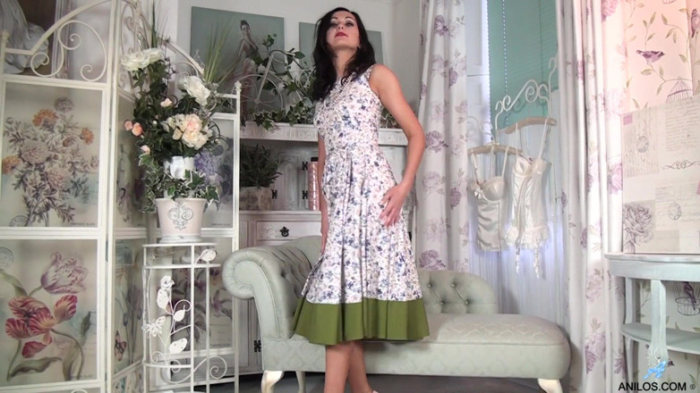 Anilos Solo: Hot Housewife