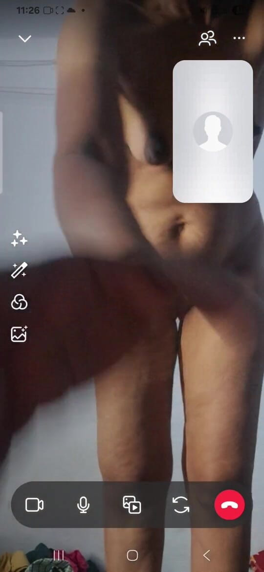 Jayaselvi: Tatie tamoule du village, service d’appel vidéo sexy sur Telegram