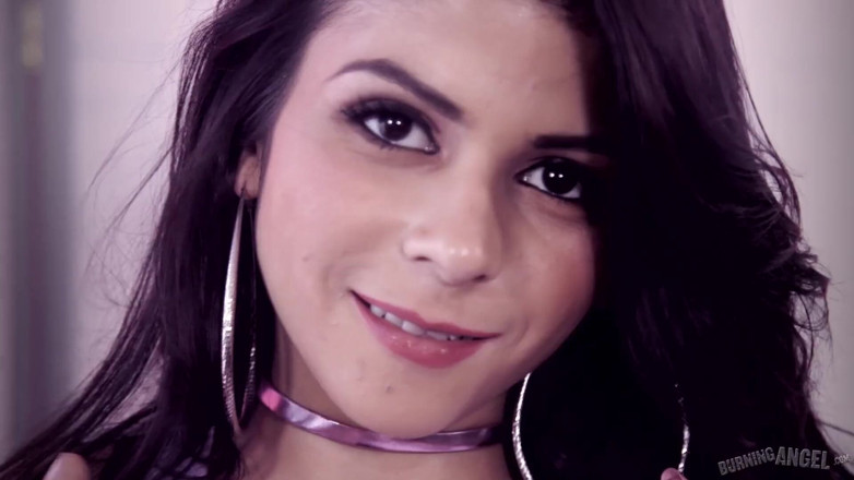 Burning Angel: Membakar Malaikat - Creampie remaja Pop Sadie