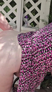 Duminică de vară, însorită după biserică cu bunica sexy cu cur perfect în aer liber