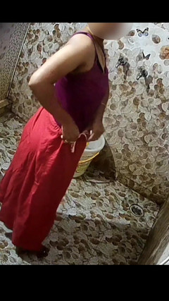 Black & white desicat: Isteri jiran curang seksi saya menghantar video mandi bogelnya