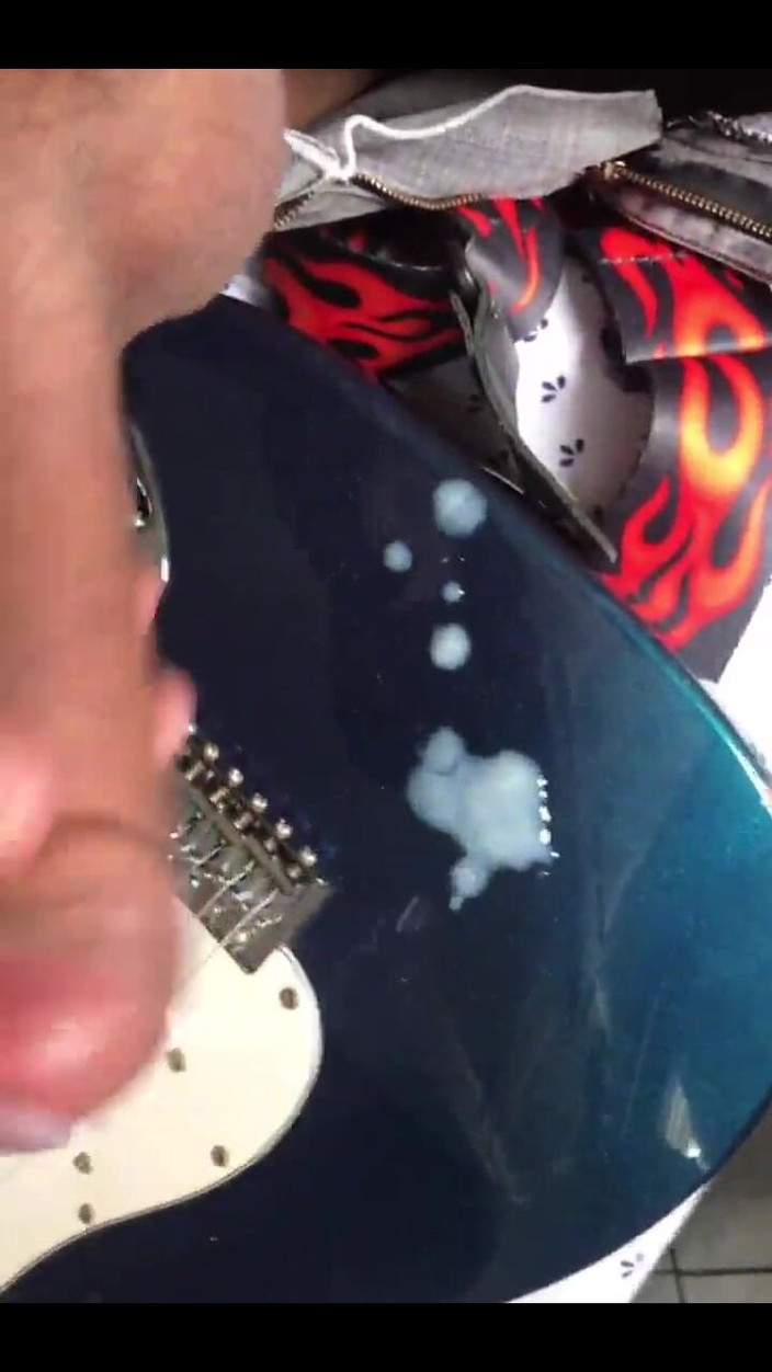 i7Bernard: 나는 기타에서 즐겼다 (초상화)