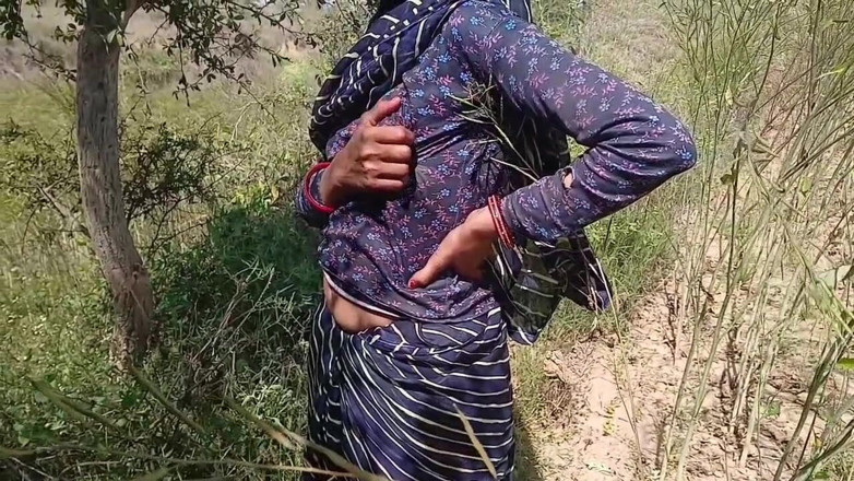 seema: Saya bermain holi dengan adik tiri saya di padang dan...