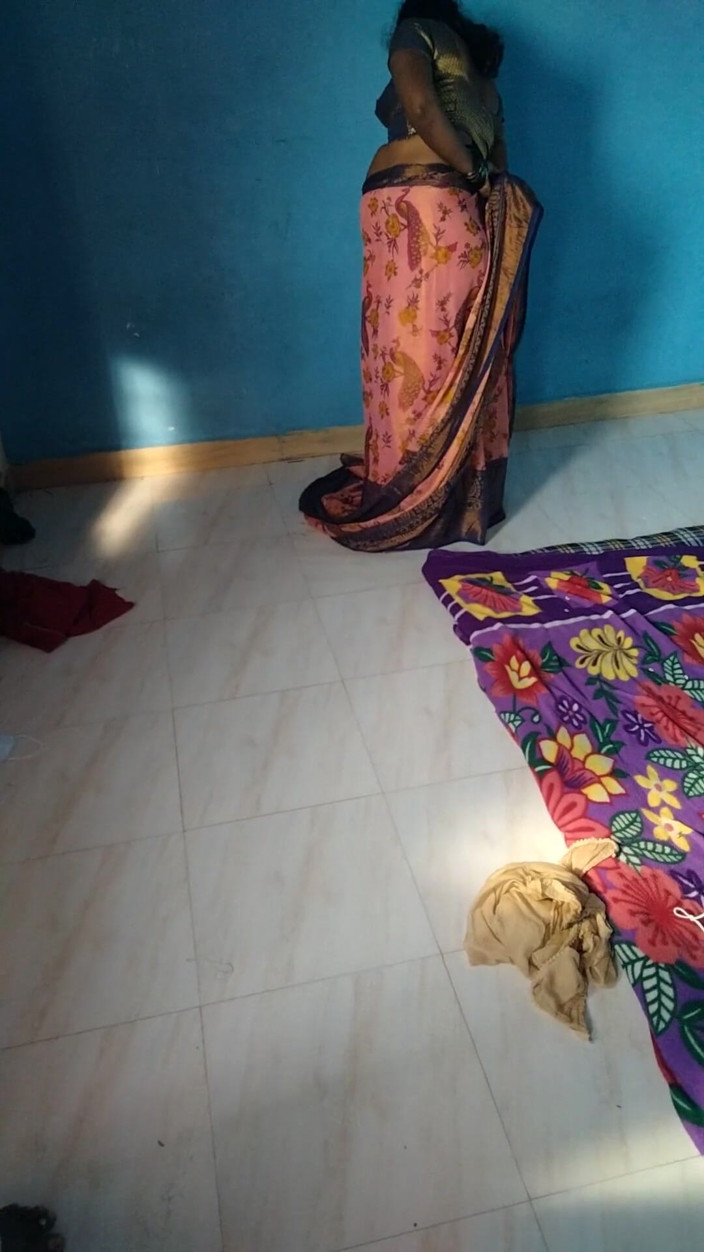 Tamil lesbian: Lässiges reden, cuckold-paar
