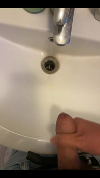 Stayed in a Houseshare for a Night and I Unloaded in the Sink