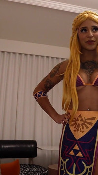 Czarna loszka Annie verse bierze wielkiego kutasa w Zelda Cosplay POV