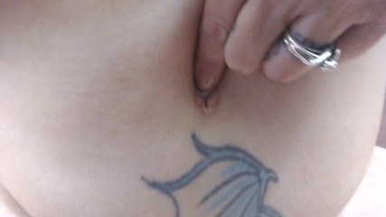 Abby Anna: Belly button stretching fingering