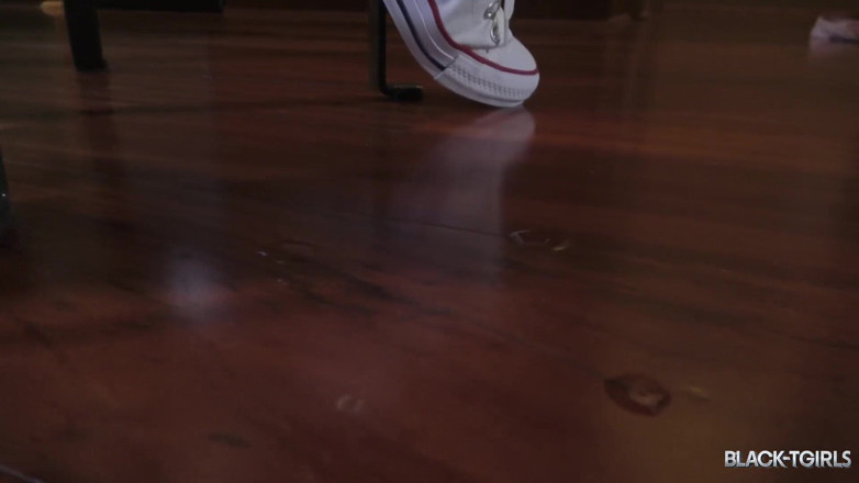 Black Tgirls: Zenci ts diamond caine boşalıyor