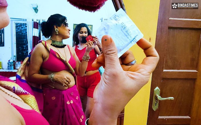Xxx Lust World: Desi Indische stiefdochter maakt seksvideo van haar stiefmoeder als stiefmoeder...