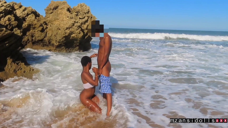 mzansionlyfan: Beach Blow Job