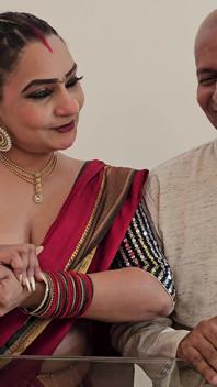 Hema Bhabhi Desi Sex New Boy Wet Pussy (ヒンディー語オーディオ)