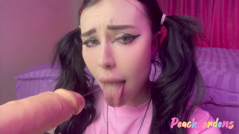 Peachgardens: Această pulă uriașă m-a stropit cu spermă, multă spermă pe...