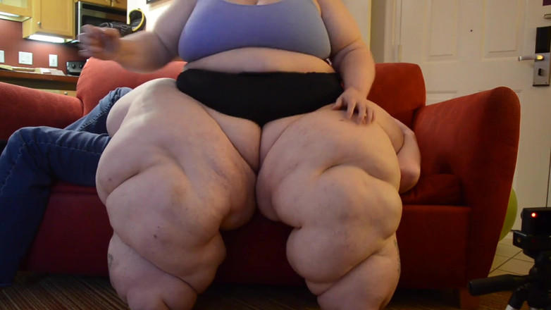 Full Weight Productions: SSBBW Bobbi Jo's failed trample &amp; sofa squash