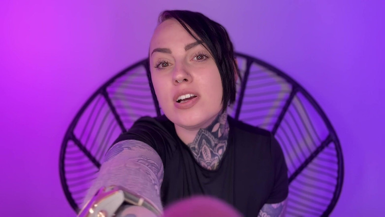 Miss Valentina: Giantess Aşağılama