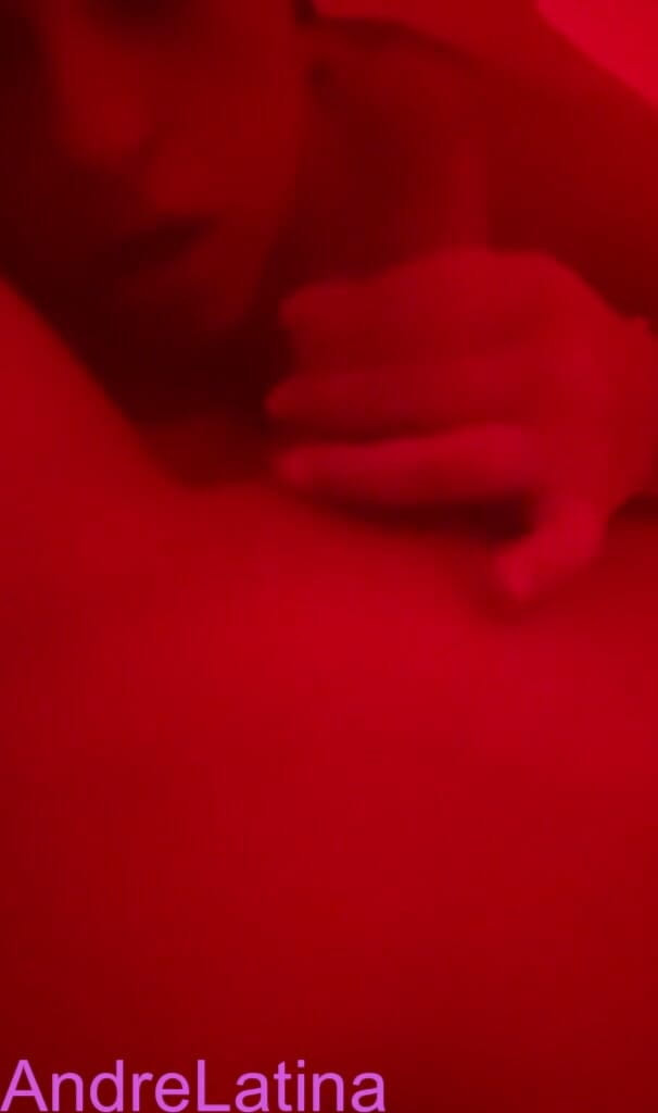 Gatita latina: Deliciosa Mamada De Esta Mamá Soltera